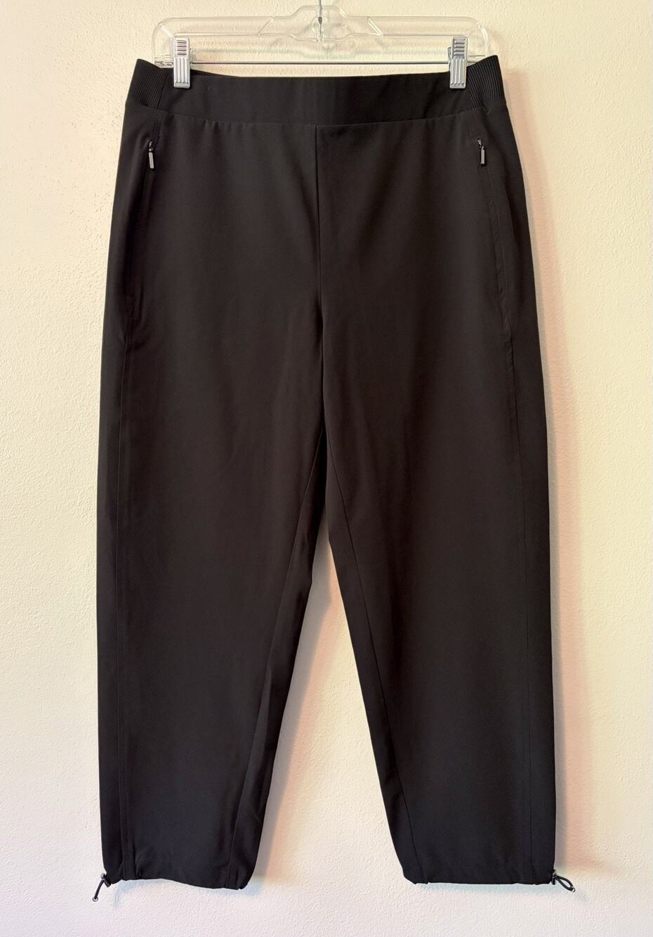 Chicos Black Cropped Pants Women’s Size .5 US 6 Bungee Hem Capri Pockets